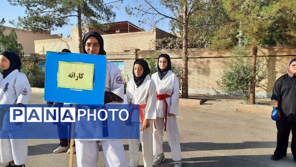 المپیاد ورزشی دبیرستان شاهد نسیم سبحان یزد؛ روزی پر از شور، رقابت و دوستی