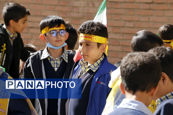 حضور پرشور دانش آموزان محلاتی در راهپیمایی 13 آبان 