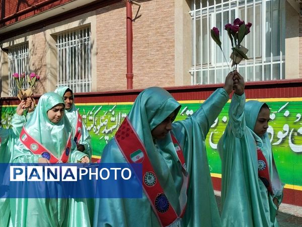 زنگ روز دانش آموز و تسخیر لانه جاسوسی دشمن در دبستان دخترانه شاهد شهید ناصری 