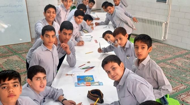 همایش نقاشی همگانی در مدرسه امام حسن مجتبی زارچ 