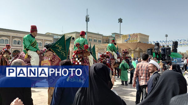 عشق و ارادت زائران حضرت معصومه(س) در قالب کاروان نمادین ورود ایشان به قم