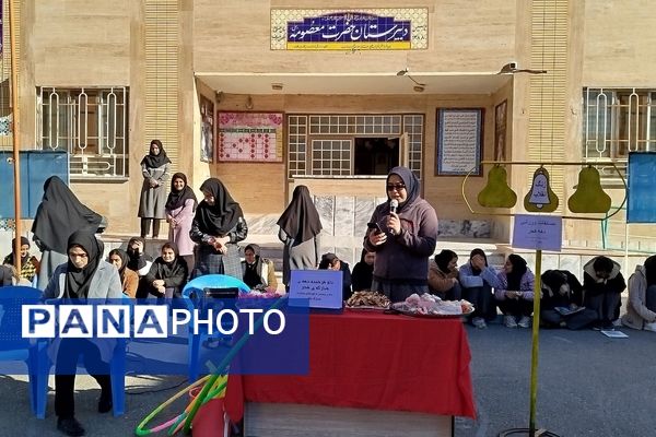 آیین نواختن زنگ انقلاب در دبیرستان حضرت معصومه(س) شهرستان خلیل‌آباد 