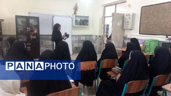 برگزاری هفته دوم دوره آموزشی فصل رویش در هنرستان ثمین