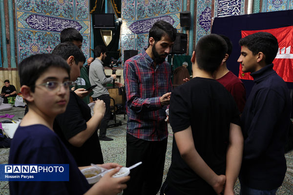 اعتکاف دانش‌آموزی در حسینه ارشاد