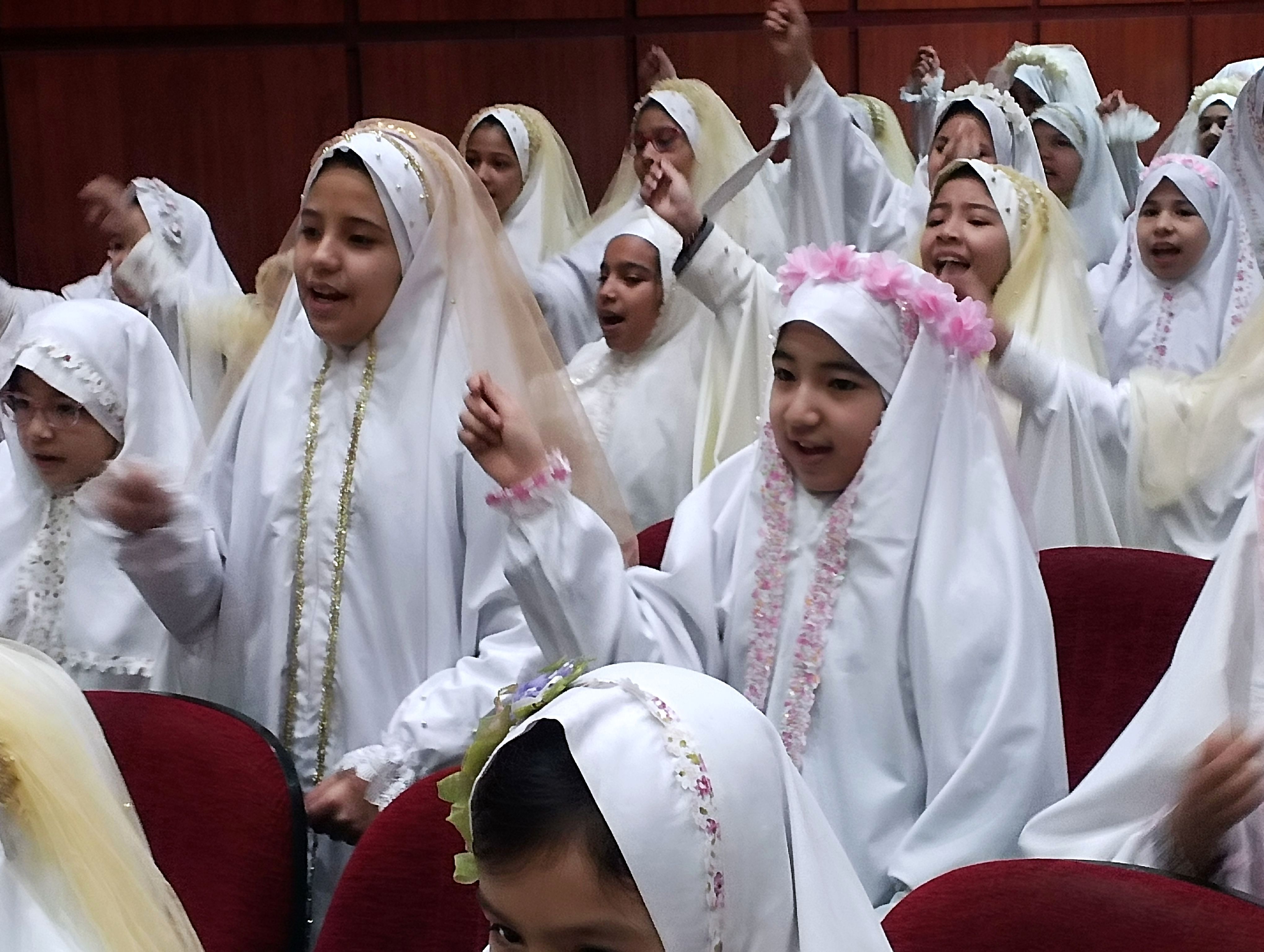 جشن تکلیف دانش‌آموزان  پایه سوم دبستان ٢٢ بهمن ناحیه ۵ 