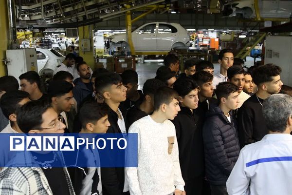 بازدید هنرجویان مکانیک از خط تولید پارس‌خودرو