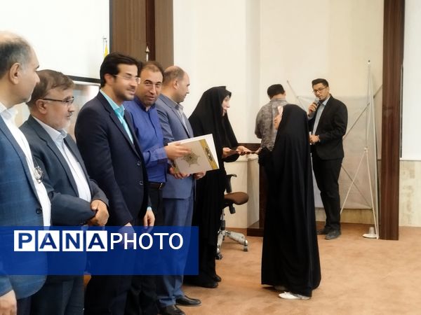 تجلیل از اصحاب رسانه توسط فرماندار و شهرداری‌های برخوار در سالن فرمانداری برخوار 