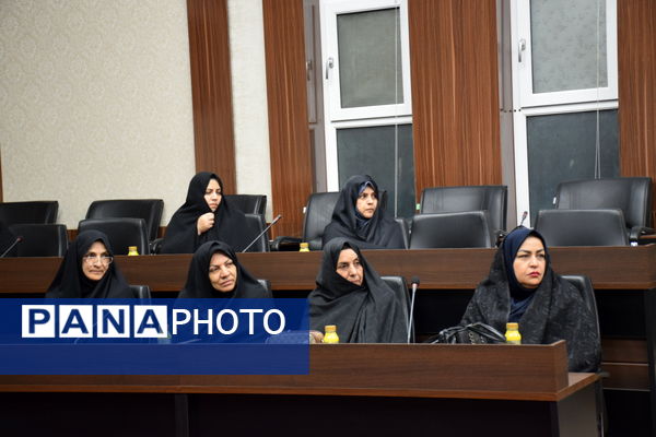 نشست هم‌اندیشی معاون استاندار با موسسان و مدیران مدارس غیردولتی تربت حیدریه 