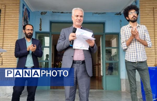 تقدیر از دانش‌آموزان افتخار آفرین در رقابت‌های جشنواره خوارزمی و کارهای پژوهشی