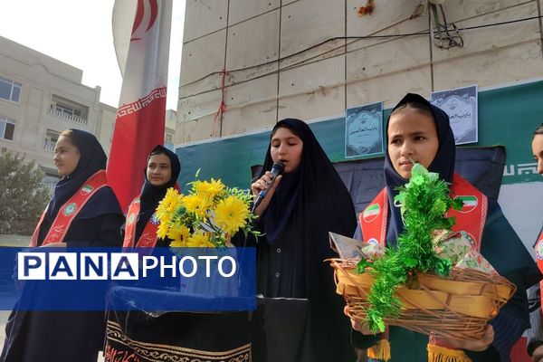 شور وشوق دانش‌آموزان در برنامه صبحگاهی مدرسه مریم بهارستان دو