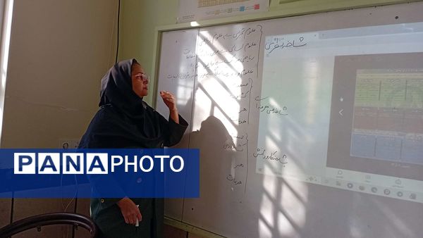 دومین جلسه هدایت تحصیلی پایه نهم در دبیرستان مادرمهربان خلیل آباد