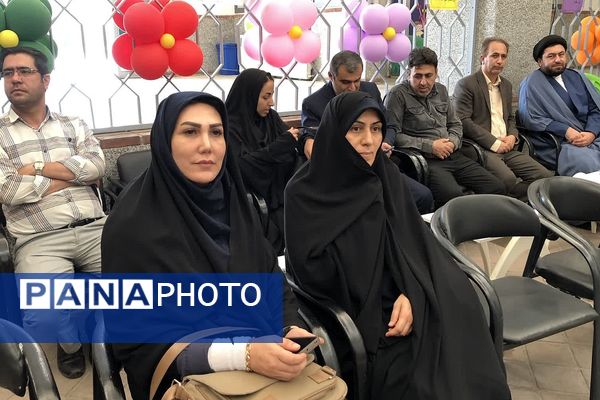 برگزاری جشن عاطفه‌ها در دبستان شاهد ام‌البنین (س) ناحیه دو شهرری 