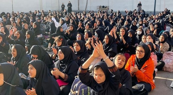 جشن ولادت حضرت زینب(س) و روز پرستار در دبیرستان شهید تیمسار فلاحی کرج