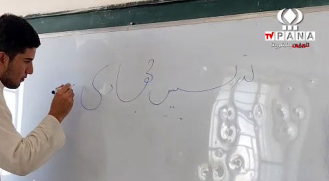 جهادگران«وتر» در خمین،علم و سازندگی را به دانش‌آموزان هدیه کردند