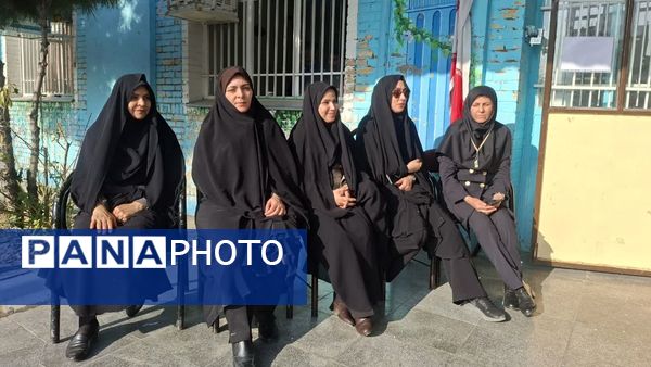 آیین نواختن زنگ پژوهش در دبستان پسرانه صدف ناحیه ۶