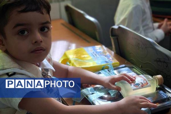 برگزاری جشن غنچه ها در مجتمع آموزشی میرداماد با حضور مدیر آموزش و پرورش ناحیه دو شهرری 