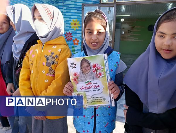 معرفی کاندیداهای شورای دانش آموزی در دبستان شهید ترابی 