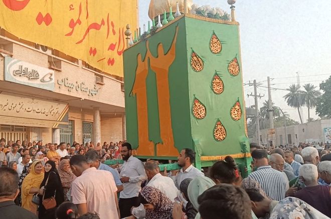 آئین سنتی منبرگردانی در میناب برگزارشد