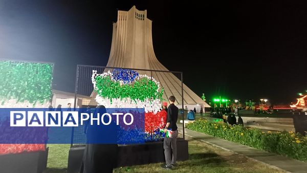 شکوه سوگ در میدان آزادی