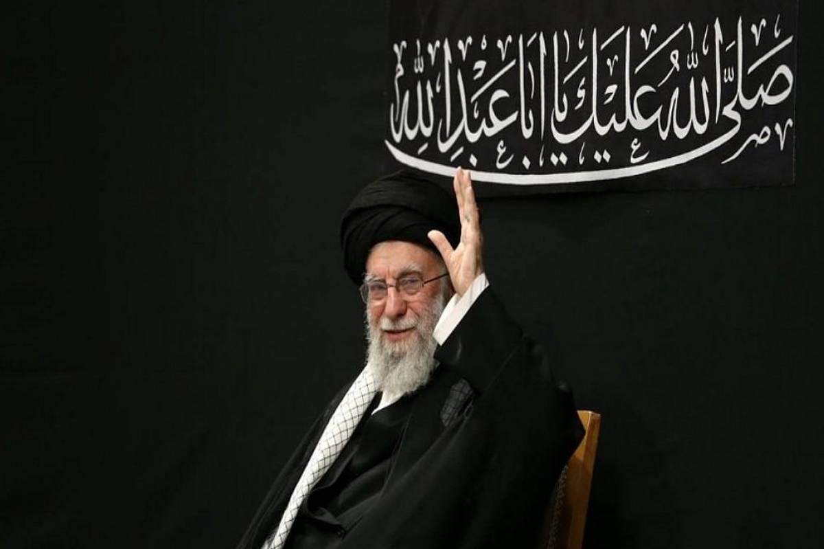 حضور رهبر انقلاب در شب عاشورا؛ جلوهای از وحدت و عشق حسینی