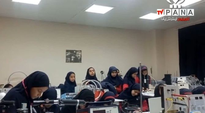 بازدید علمی - آموزشی دانش‌آموزان مدرسه دخترانه عصمت از دانشگاه دامغان