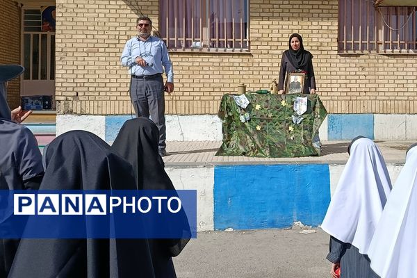 گرامیداشت یاد شهیدان در کلاس‌های دبستان بعثت۲ شهریار