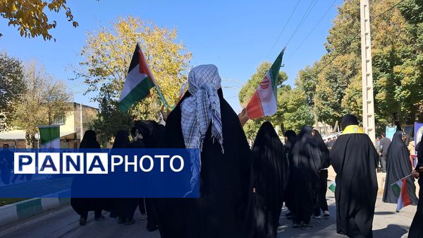 مشت هایی از نماد استواری و شجاعت 