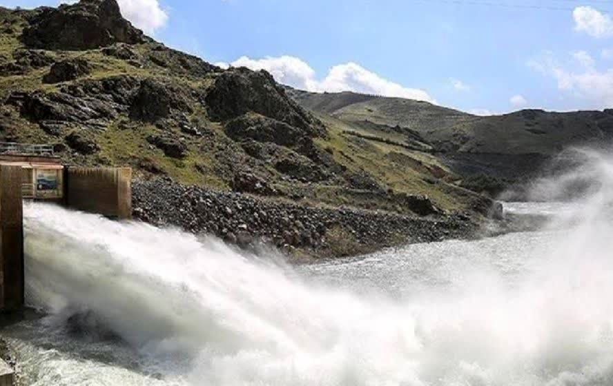 رهاسازی آب سد ایوشان برای آبیاری مزارع لرستان آغاز شد