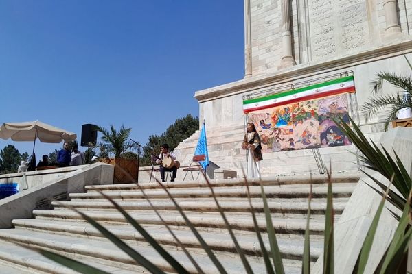 همایش کودک و شاهنامه در آرامگاه فردوسی 