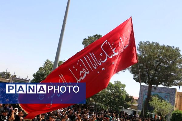 عشق و ارادت مردم ملارد نسبت به اهل بیت (ع) در روز عاشورا، به روایت تصویر