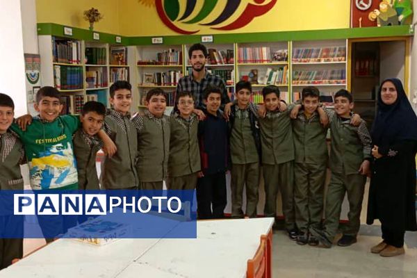 انس باکتاب و کتاب‌خوانی مدرسه باقرالعلوم شهرستان فیروزکوه