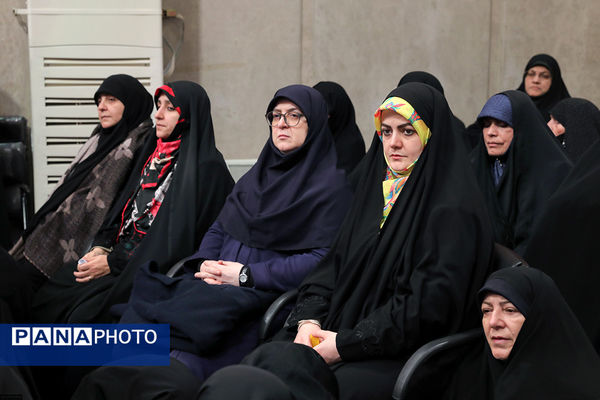 دیدار هزاران نفر از زنان و دختران با رهبر انقلاب