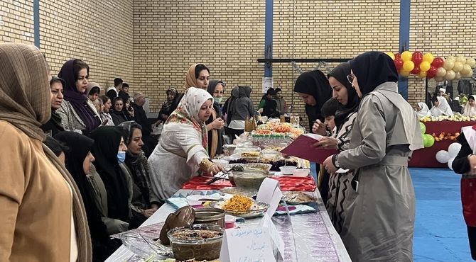 جشنواره غذا و دست سازه با همکاری خانه هلال محمدیه برگزار شد