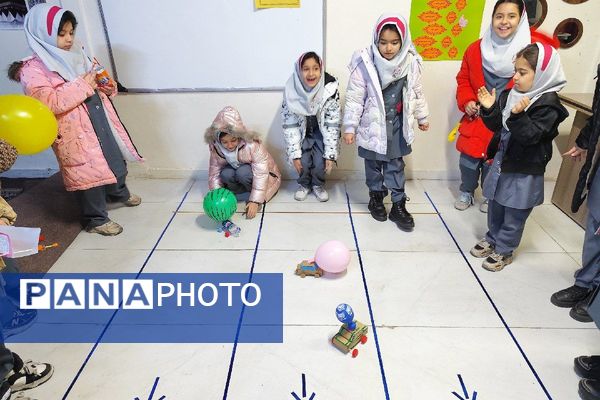 رقابت هیجان انگیز ماشین های بادکنکی در دبستان سارا شهرستان ملارد