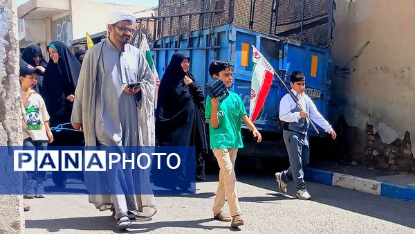 پیاده‌روی خانوادگی روستاییان «صرم» قم به‌مناسبت هفته دولت