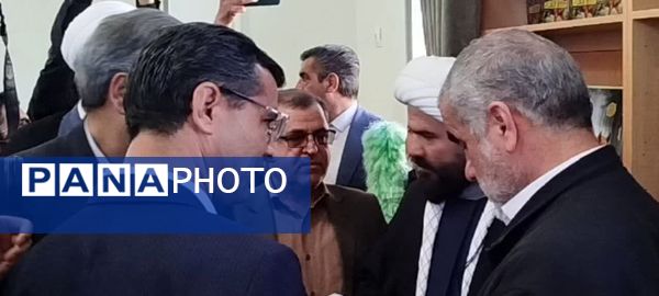 بازدید نائب رئیس مجلس شورای اسلامی از نمایشگاه تولیدات و محصولات صنعتی و صنایع دستی شهرستان کاشمر