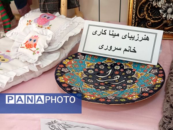 نمایشگاه آثار هنری معلمان دبیرستان جفایی در هفته معلم