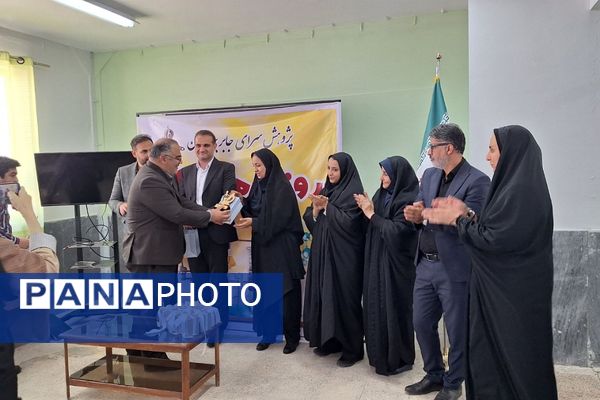 شور علمی دانش آموزان فشافویه در آیین گرامیداشت روز آزمایشگاه