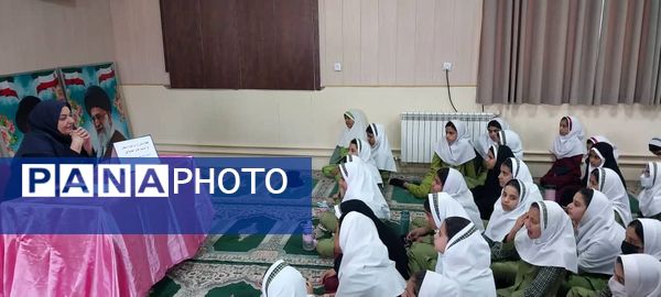 مراسم هفته مبارزه با اعتیاد در دبستان شاهد حاجی‌آباد 