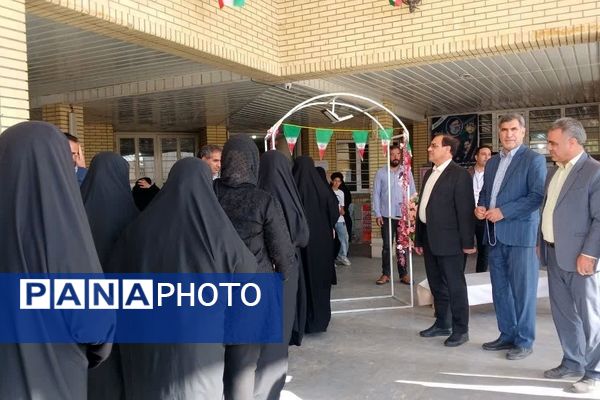 حضور پرشور دانش‌آموزان رای اولی شهرستان چرداول در انتخابات ریاست جمهوری