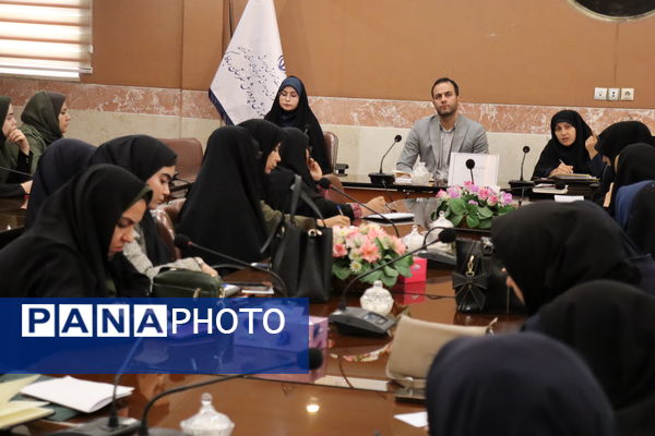 هم‌افزایی نیروهای پرورشی قطب پرند در نشست تخصصی رباط‌کریم