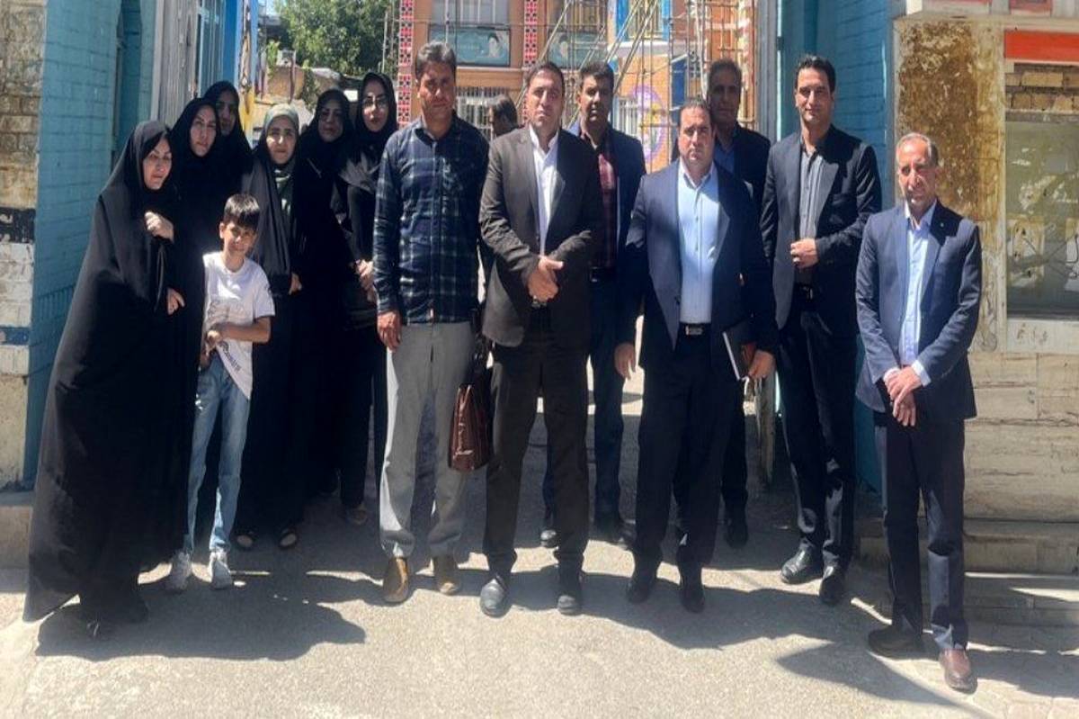 نخبگان نورآباد لرستان و مدیر آموزش و پرورش پای میز خدمت