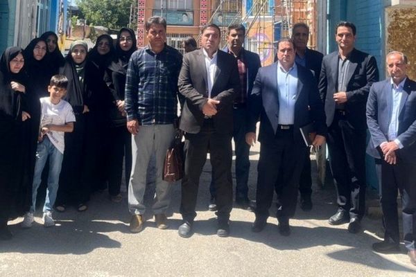نخبگان نورآباد لرستان و مدیر آموزش و پرورش پای میز خدمت