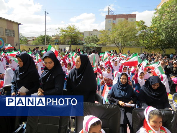 نواختن زنگ اول مهر در مدرسه شهدا فرهنگی 