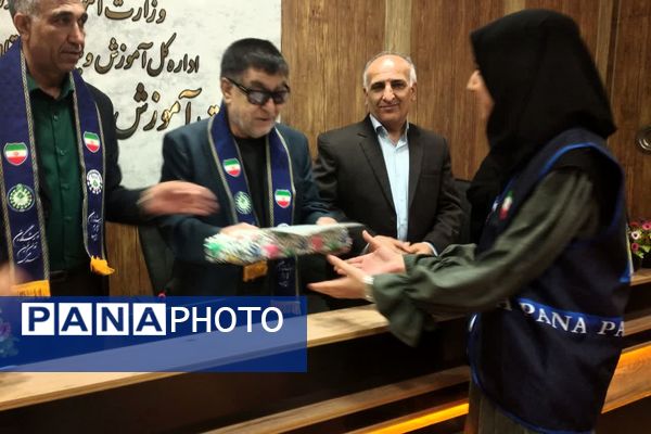 نشست صمیمی مدیر و معاون پرورشی ناحیه 4 شیراز با مربیان، پیشتازان و خبرنگاران پانا