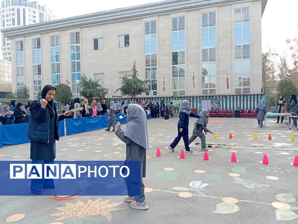 مسابقه جذاب مادر و دختر در دبستان مصلی نژاد حضرت زینب(س)
