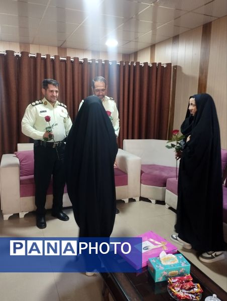 تقدیر دانش‌آموزان از تلاش‌های پلیس در هفته نیروی انتظامی