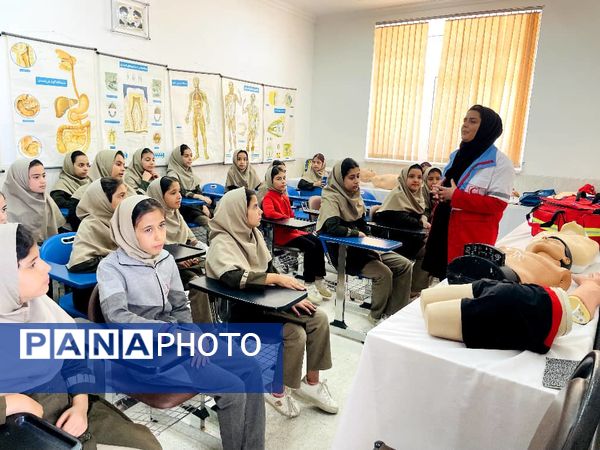  مراسم گرامیداشت هفته پدافند غیر عامل در آموزشگاه آیت الله غفاری 