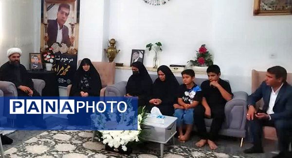 حضور معاون رئیس جمهوری در منازل جان باختگان معدن طبس در بخش انابد