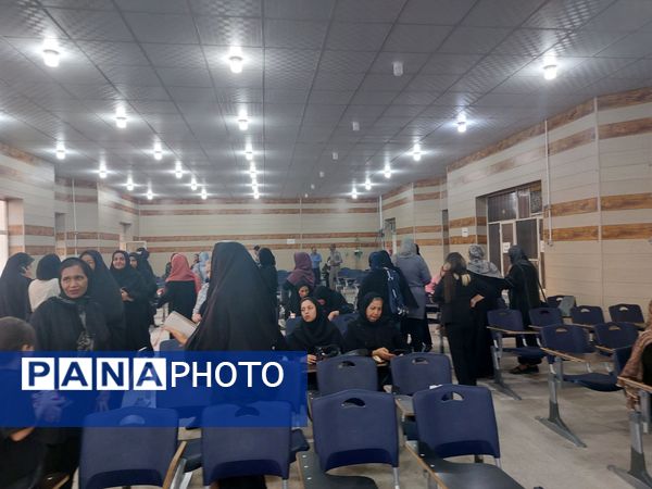 تشکیل جلسه انجمن اولیا و مربیان مدرسه حضرت معصومه(س) شاهد